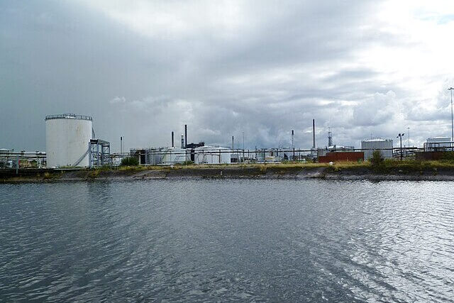 Oil refinery in Cheshire facing environmental regulation breaches