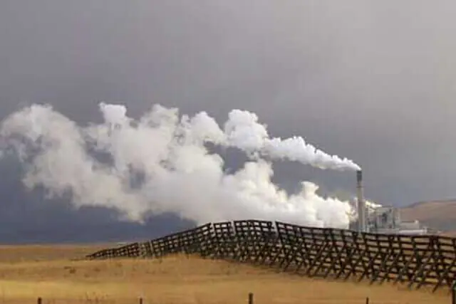 Industrial power plant in the United States producing carbon emissions