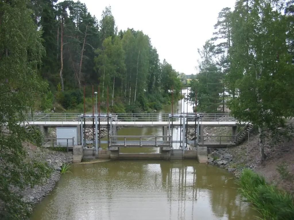 Hovirinnankosken Pato in Finland on a river surrounded by natural vegetation, illustrating efforts to improve fish migration and restore free-flowing waterways.